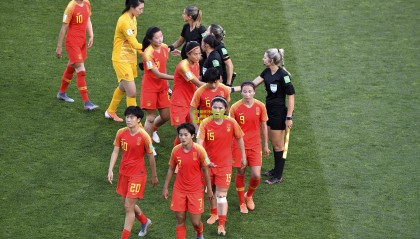 壹号娱乐|中国女足加油!赛场上努力拼搏取得胜利
